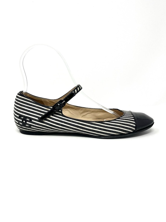 CHANEL Shoes - Vintage Vtg Chanel Mary Jane Ballet Flats Black White Striped Cap Toe CC Logo 37